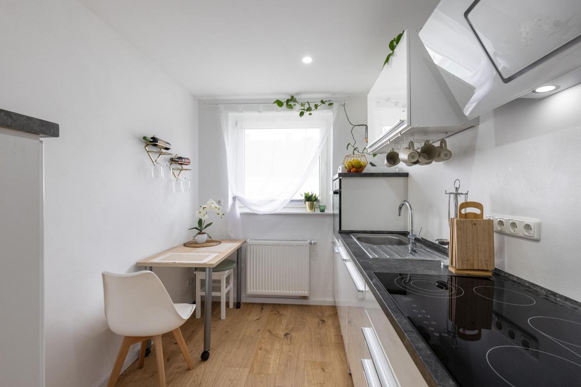 Schoenes, Modernes Apartment Mit Zwei Schlafzimmern - Zentral Mit Balkon Fuer 6 Personen Montabaur Eksteriør bilde